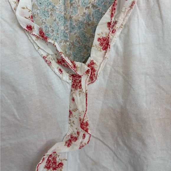 Elegant Floral Ruffle Blouse - Picture 2 of 4